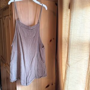 Shorts overalls taupe size large